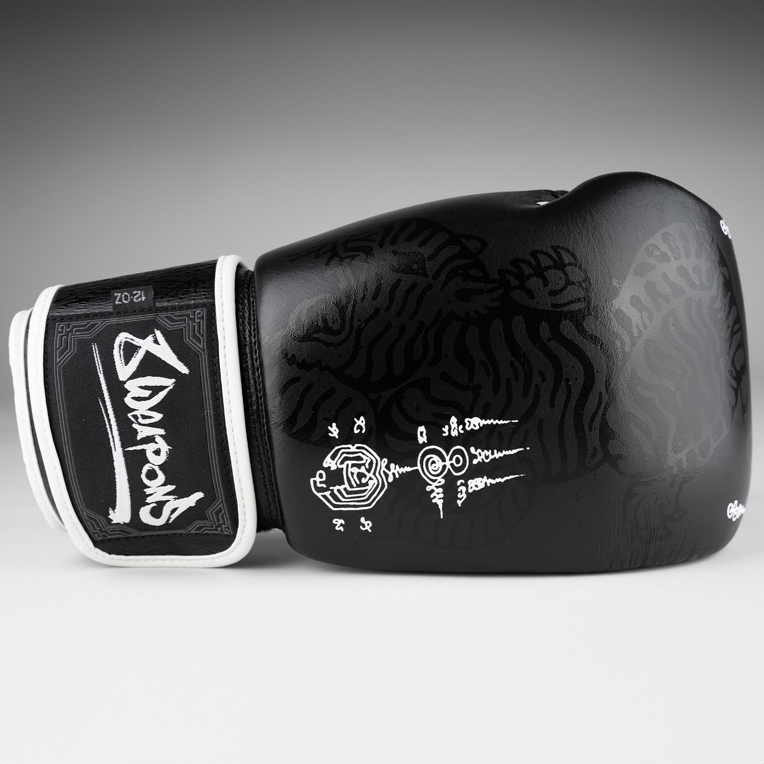 8 WEAPONS Boxing Gloves, Sak Yant Big Tiger, black-black, 10 Oz