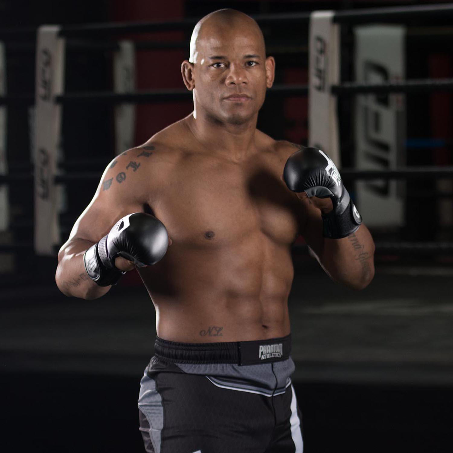 Phantom Athletics MMA Boxing Gloves, Riot, blackout Edition, black, S/M
