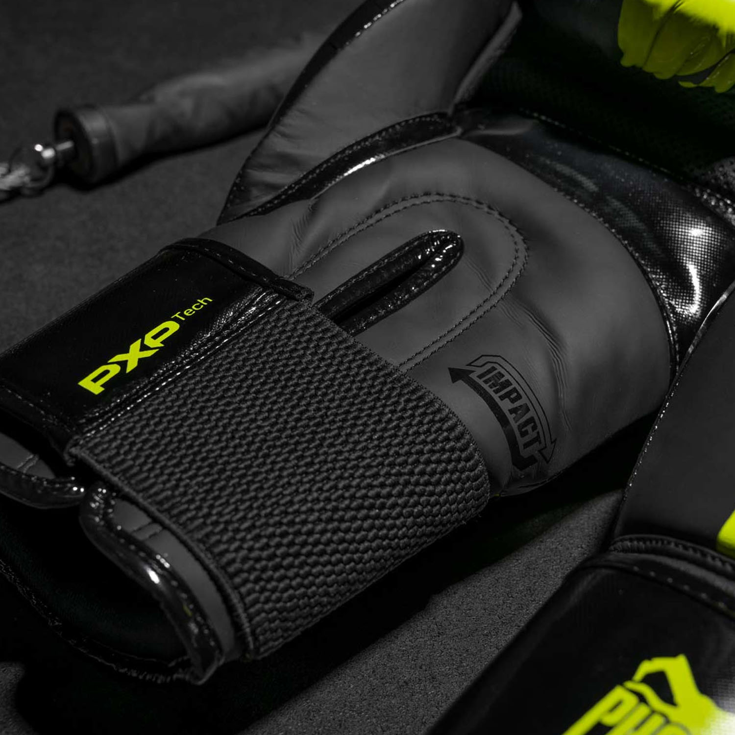 Phantom Athletics Boxing Gloves, Apex, black-neonyellow, 10 Oz