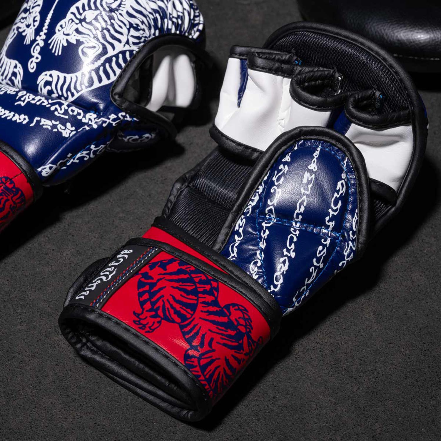 Phantom Athletics MMA Sparring Gloves, Muay Thai, blue