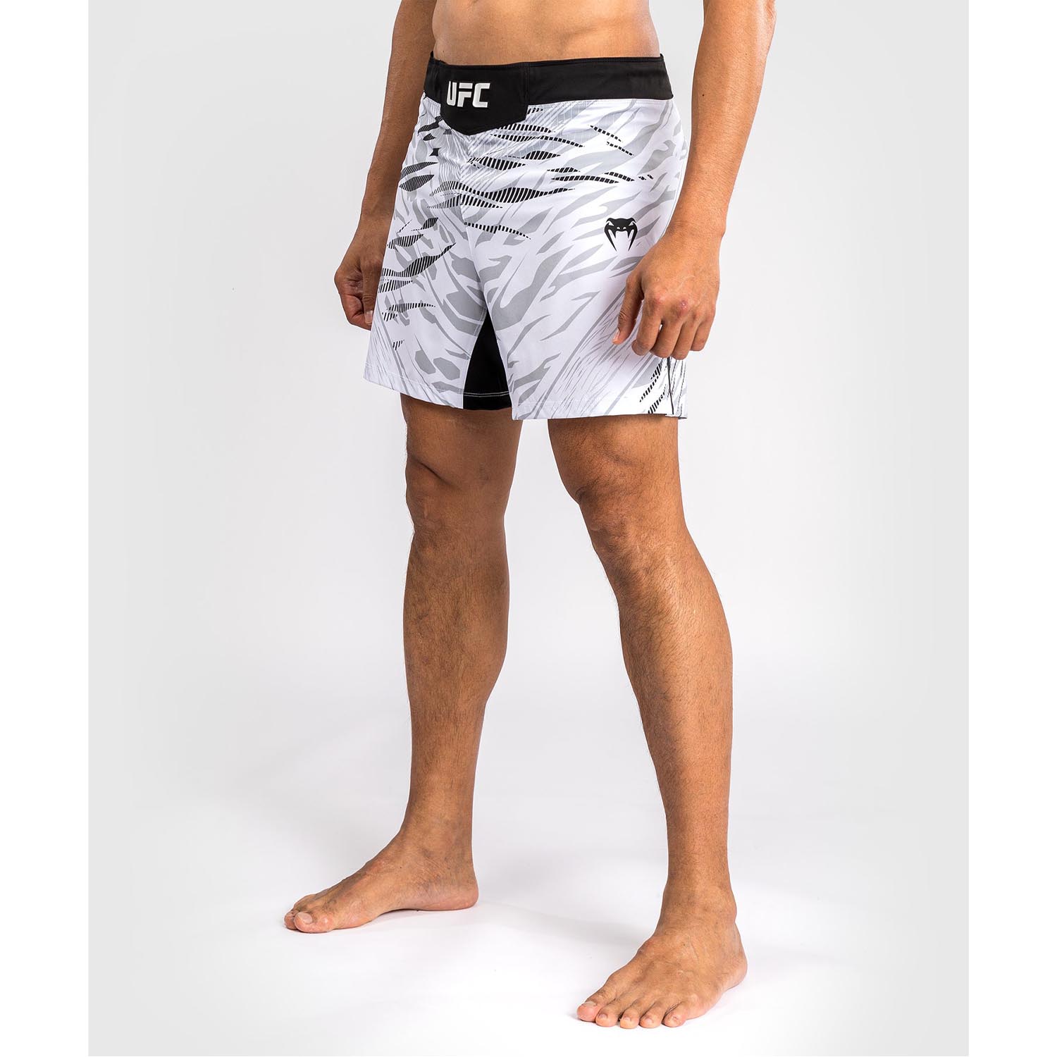 VENUM MMA Fight Shorts, UFC Fusion Authentic Fight Night, Short Fit, white-black, XXL