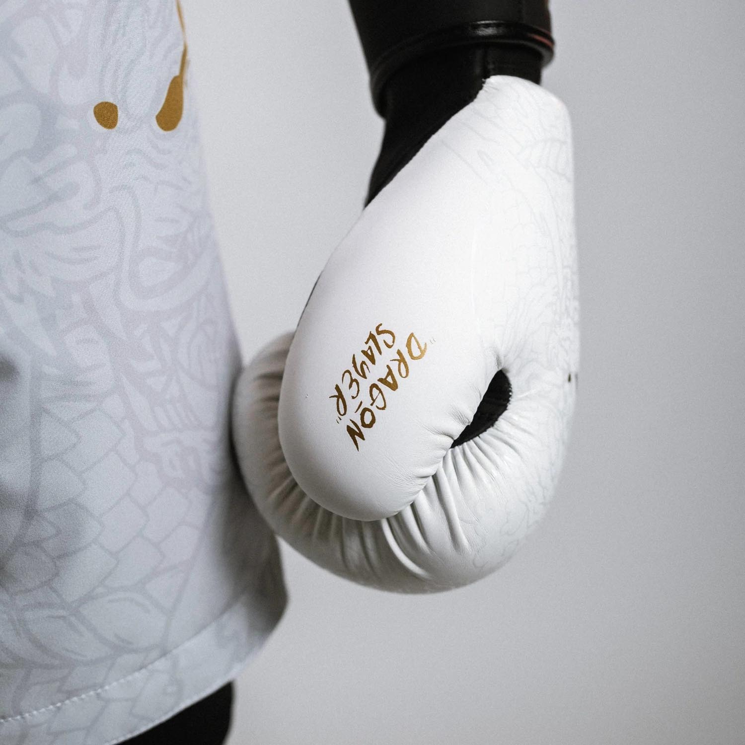Fumetsu Boxing Gloves, Dragon Slayer, white-gold, 16 Oz