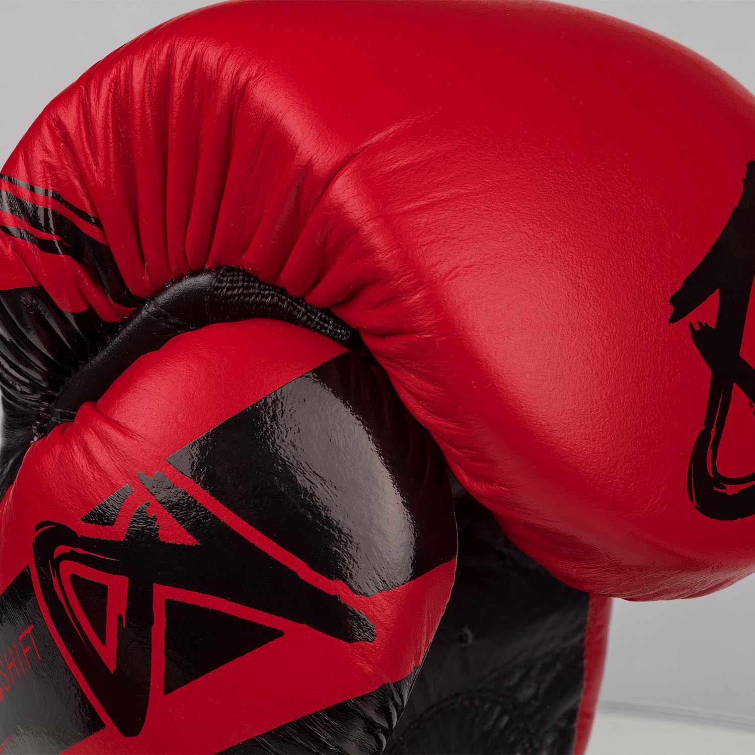 8 WEAPONS Boxing Gloves, Shift Competition, red-black, 10 Oz