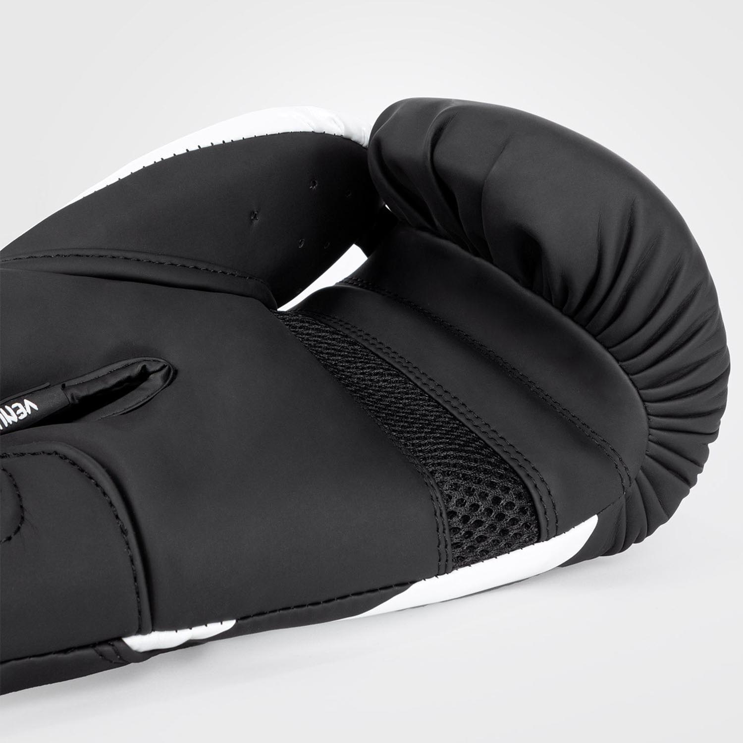 VENUM Boxing Gloves, Challenger 4.0, black-white, 16 Oz