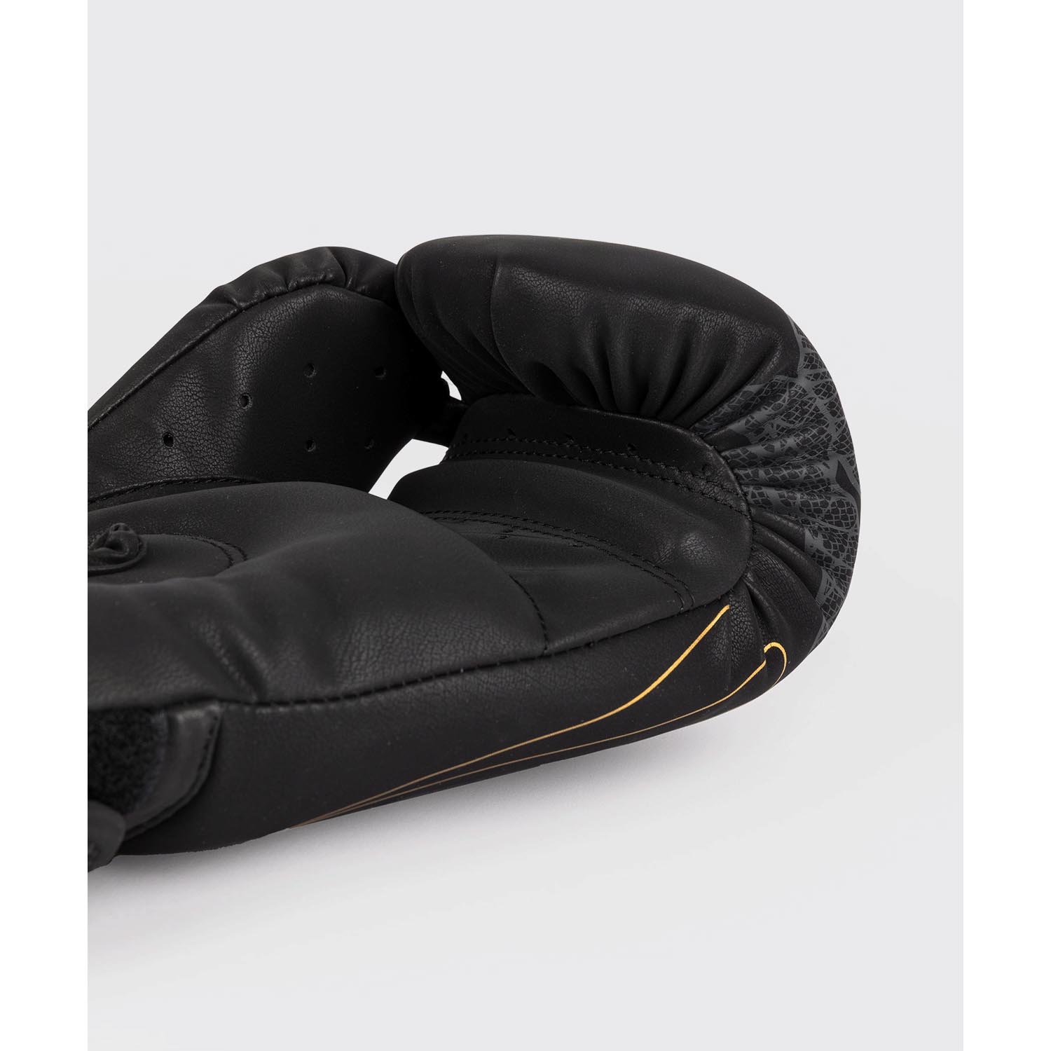 VENUM Boxing Gloves, Serpenti, black-silver-gold, 16 Oz