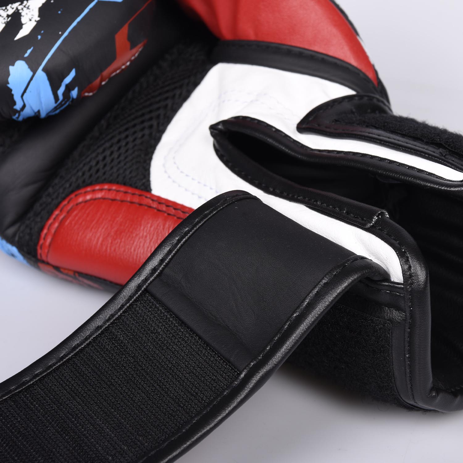 8 WEAPONS Boxing Gloves, Cut Like A Blade 2.0, black, 10 Oz