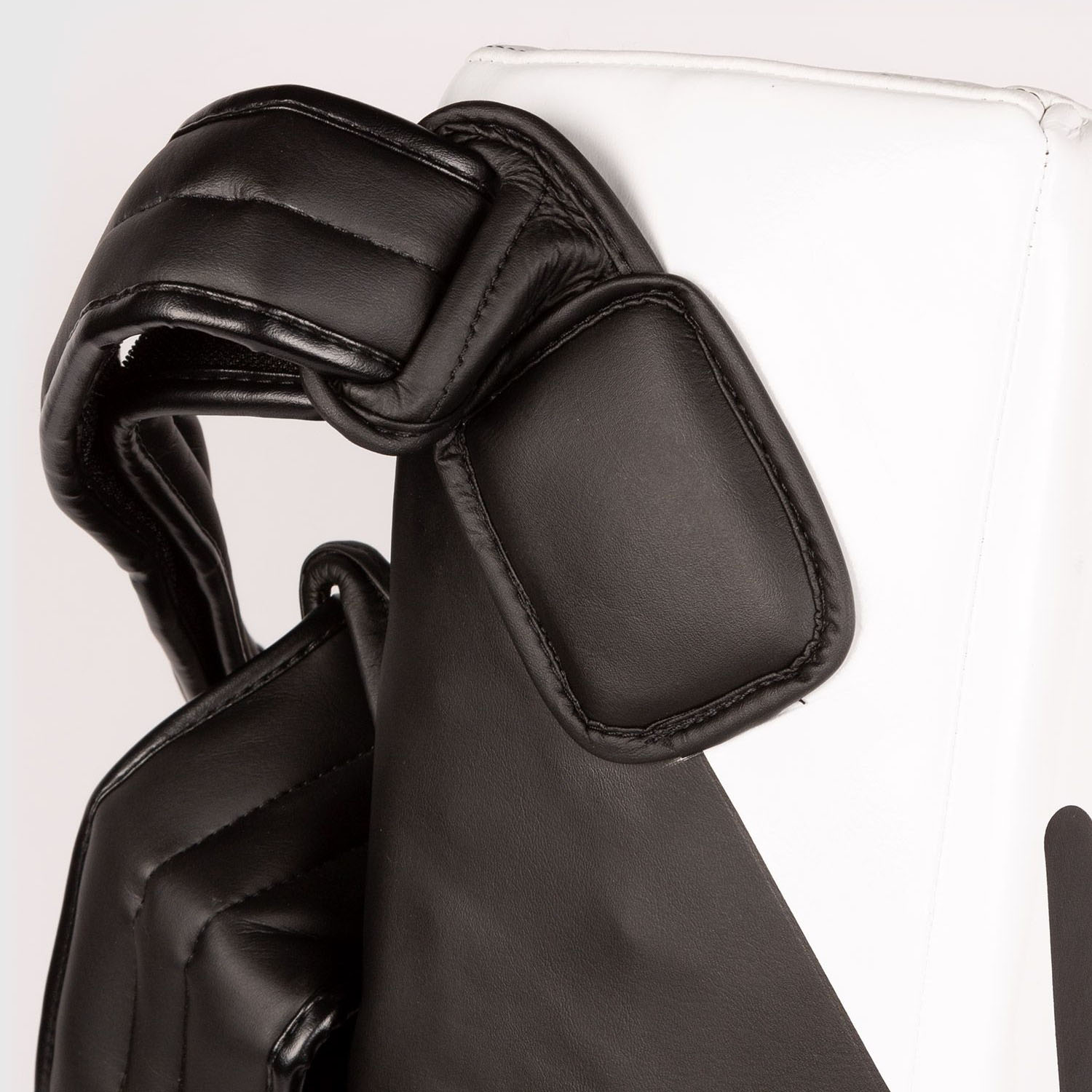 VENUM Kick Shield, Satchel, schwarz-weiß