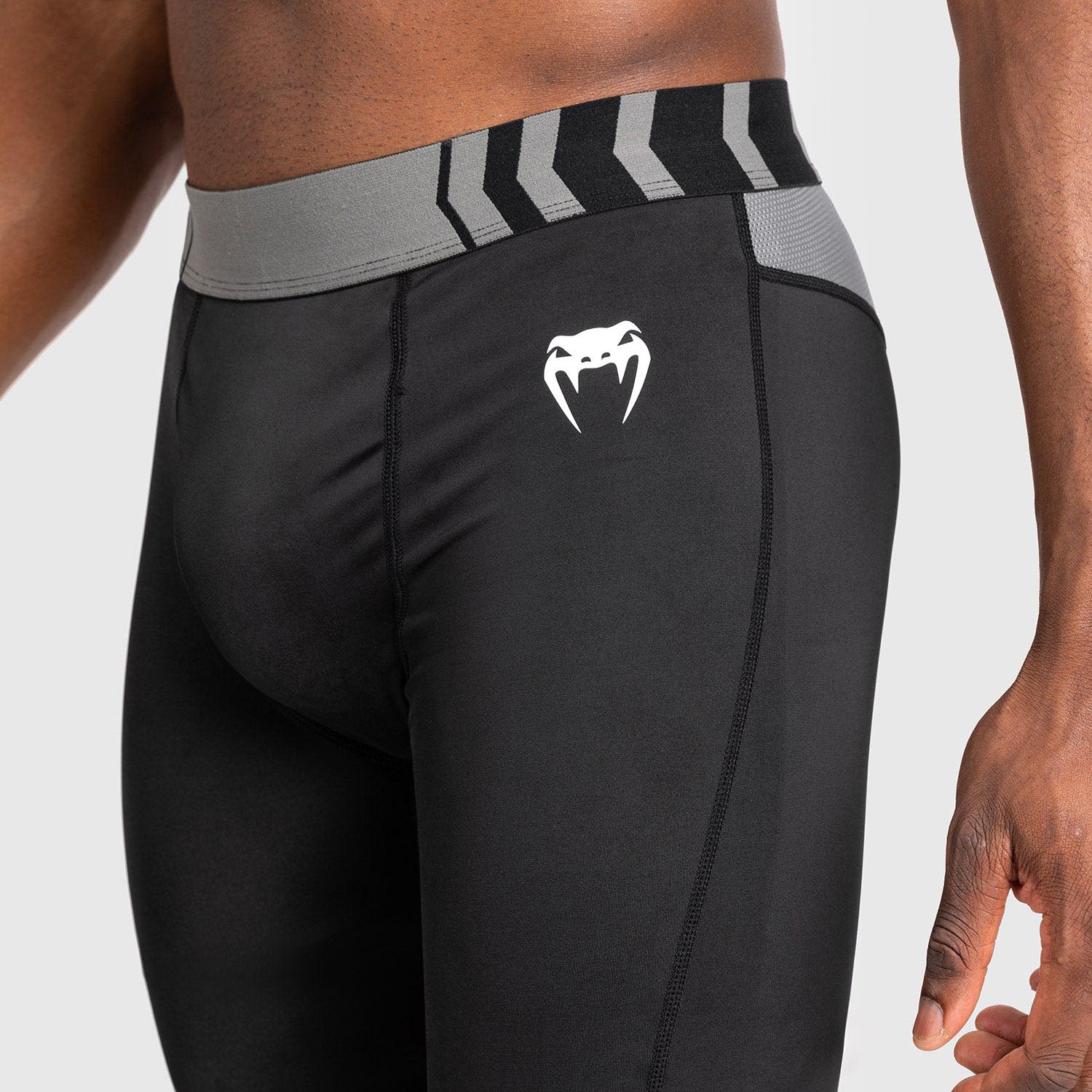VENUM Vale Tudo Shorts, Tempest, schwarz-grau, XL