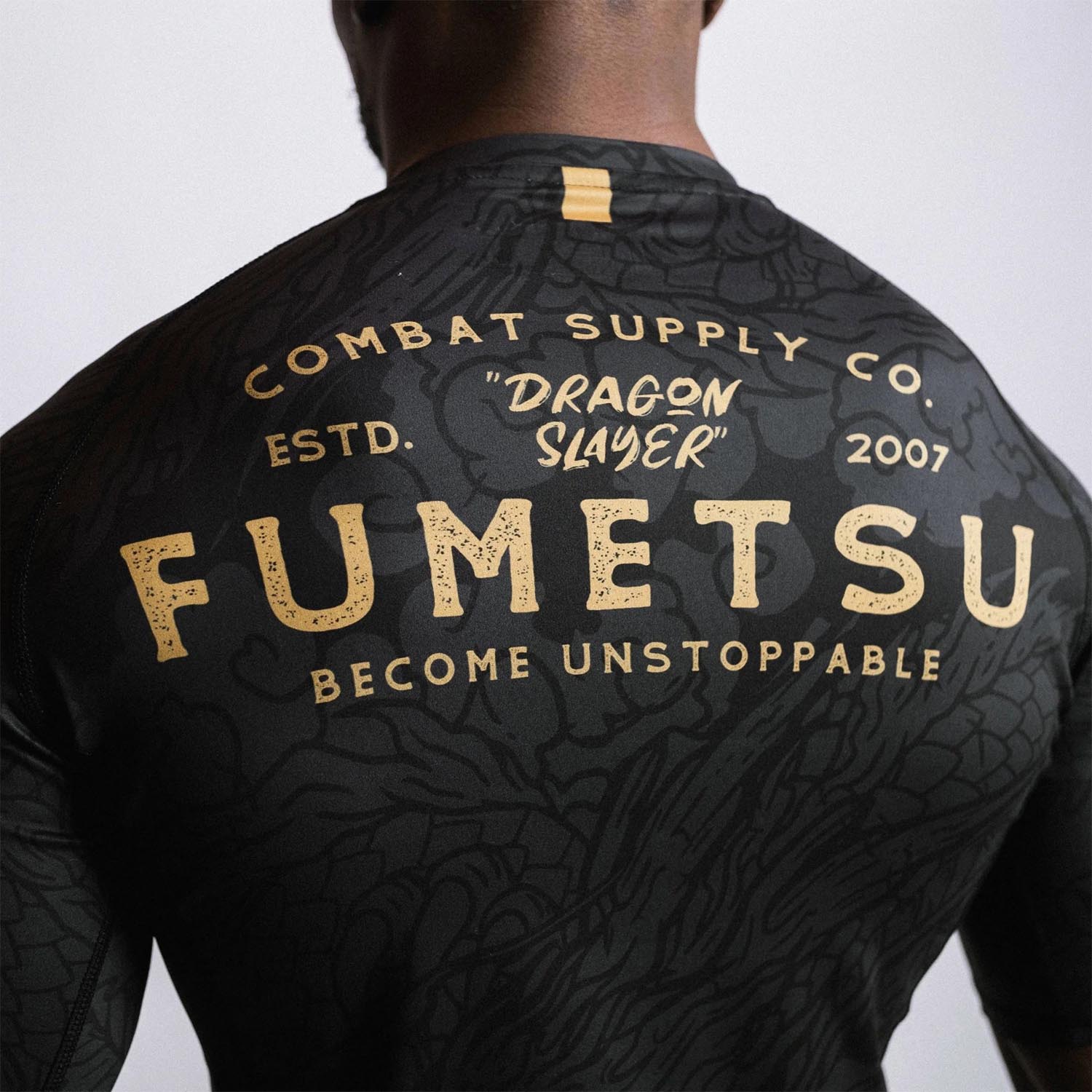 Fumetsu Rashguard, S/S, Dragon Slayer, black-gold, XXL