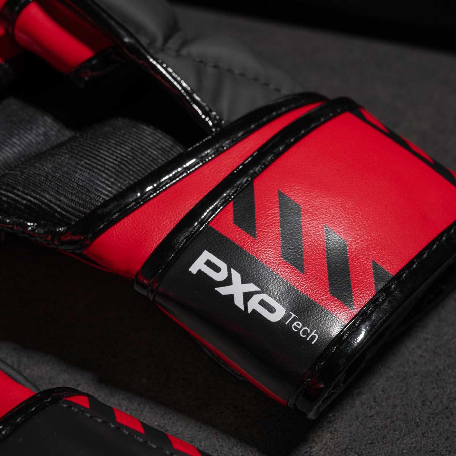 Phantom Athletics MMA Sparring Gloves, Apex, red, S/M