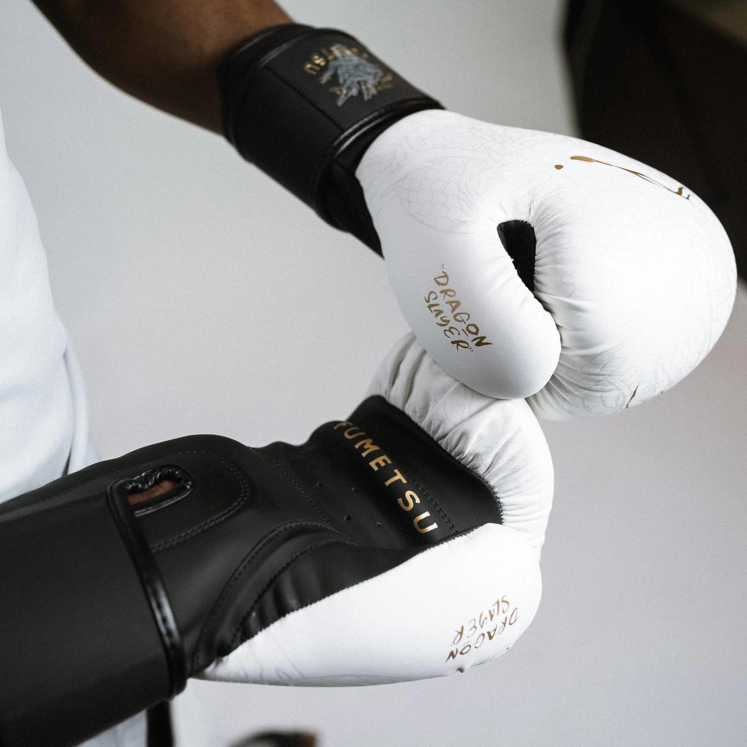 Fumetsu Boxing Gloves, Dragon Slayer, white-gold, 16 Oz
