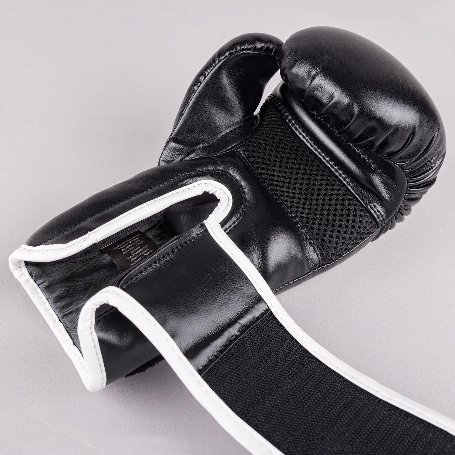 8 WEAPONS Boxing Gloves, Kids, Unlimited 2.0, black-white, 8 Oz