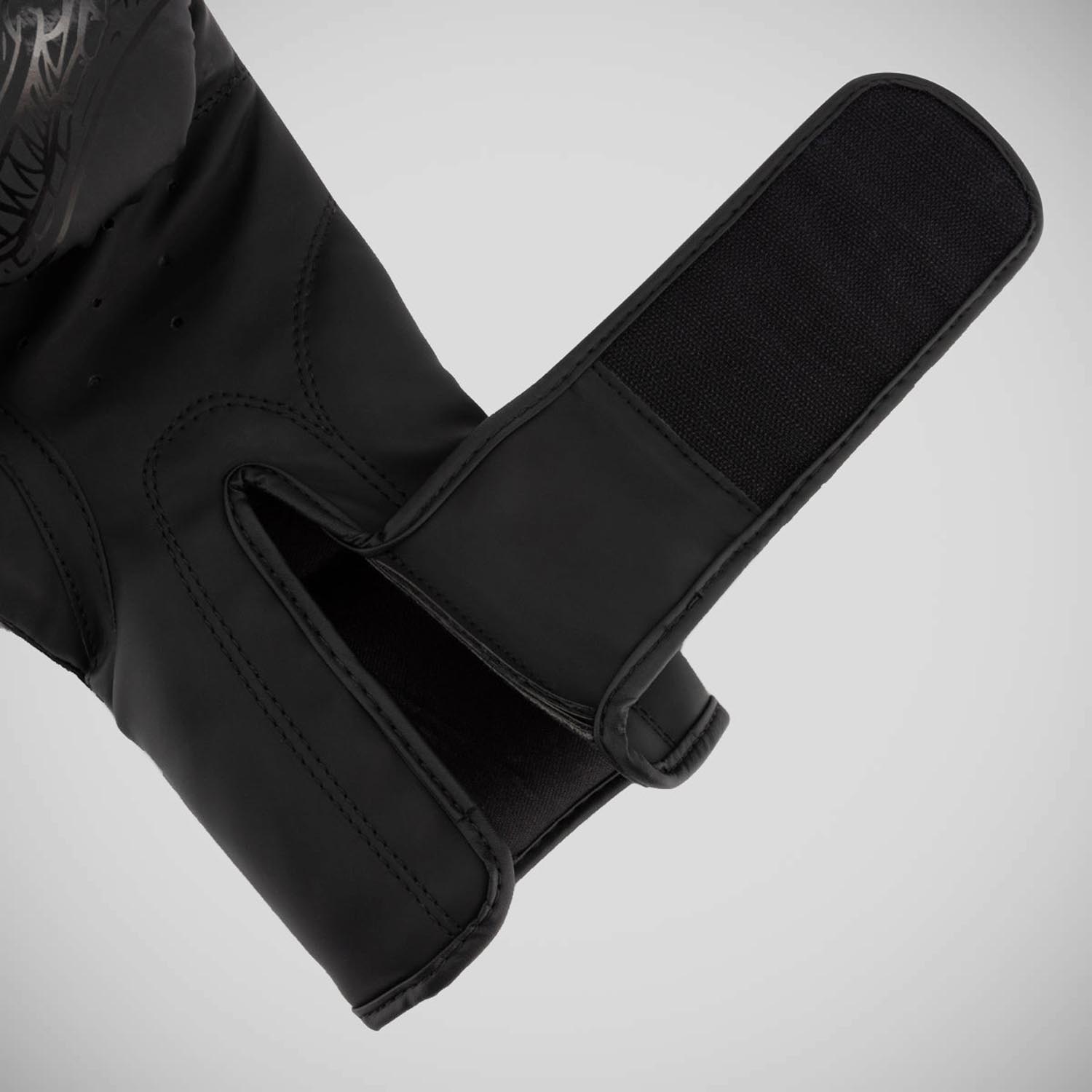Fumetsu Boxing Gloves, Anaconda, black-black, 14 Oz
