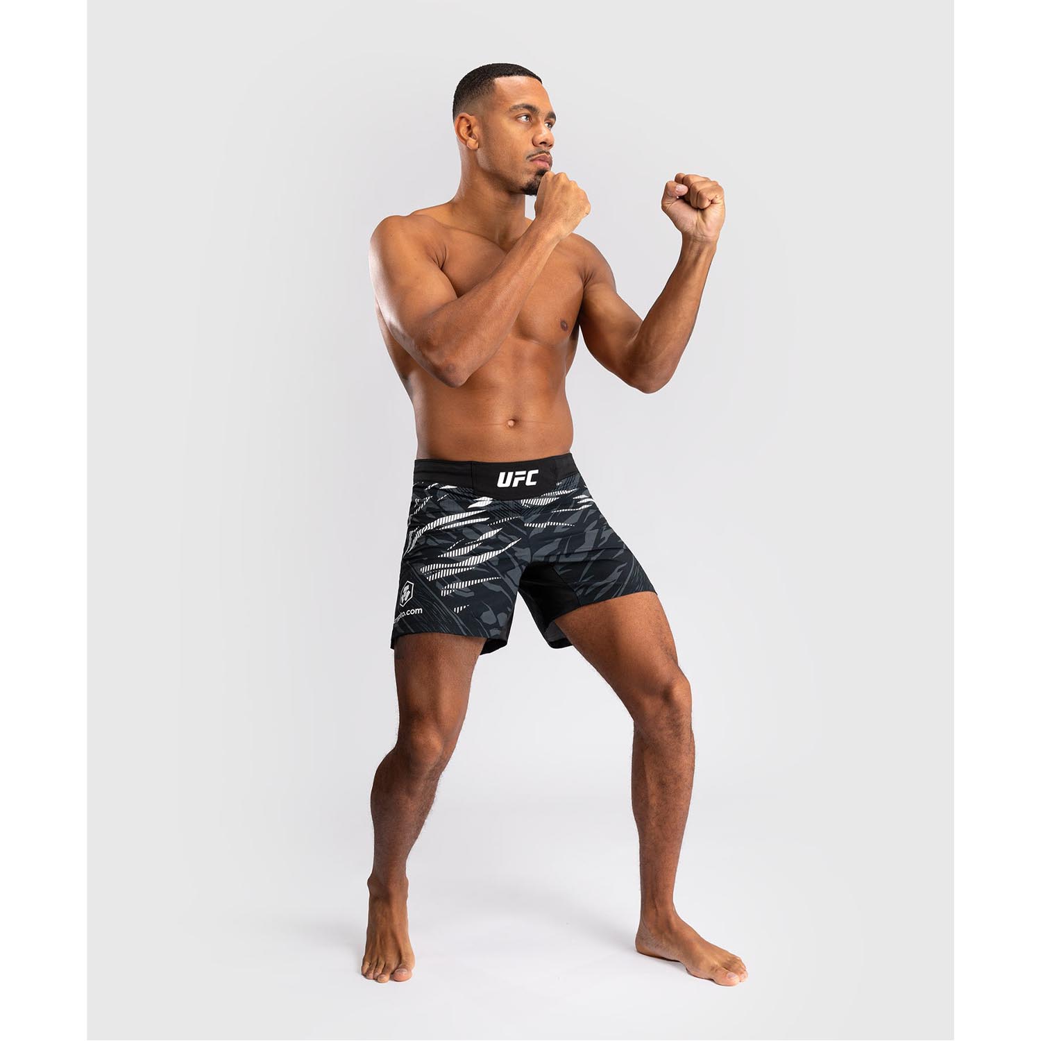 VENUM MMA Fight Shorts, UFC Fusion Authentic Fight Night, Short Fit, schwarz-weiß, XL