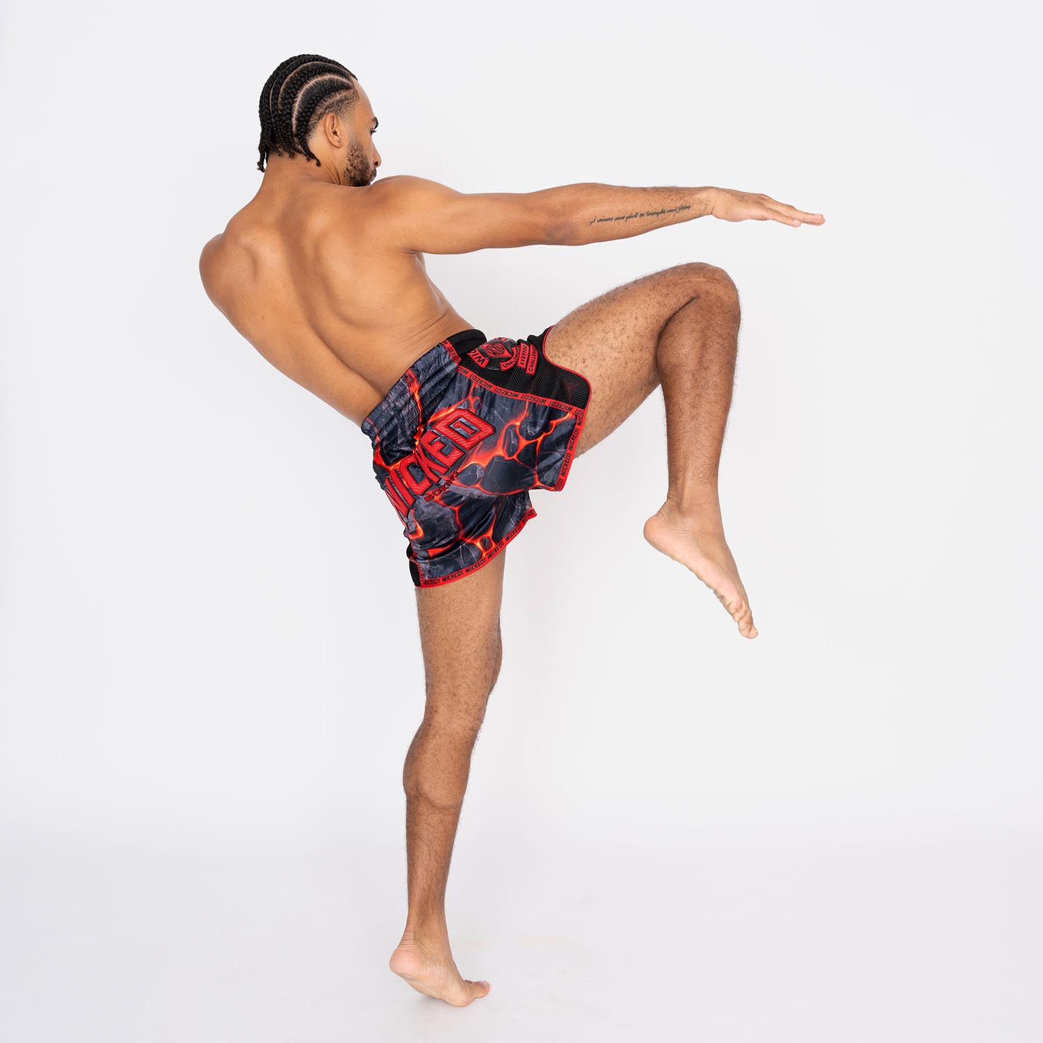 Wicked One Muay Thai Shorts, Magma, schwarz-rot, XL