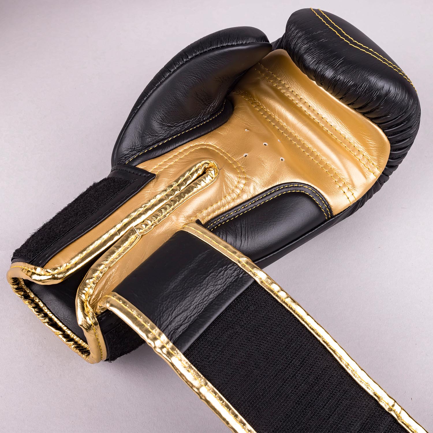 8 WEAPONS Boxing Gloves, Premium Leather, black-gold