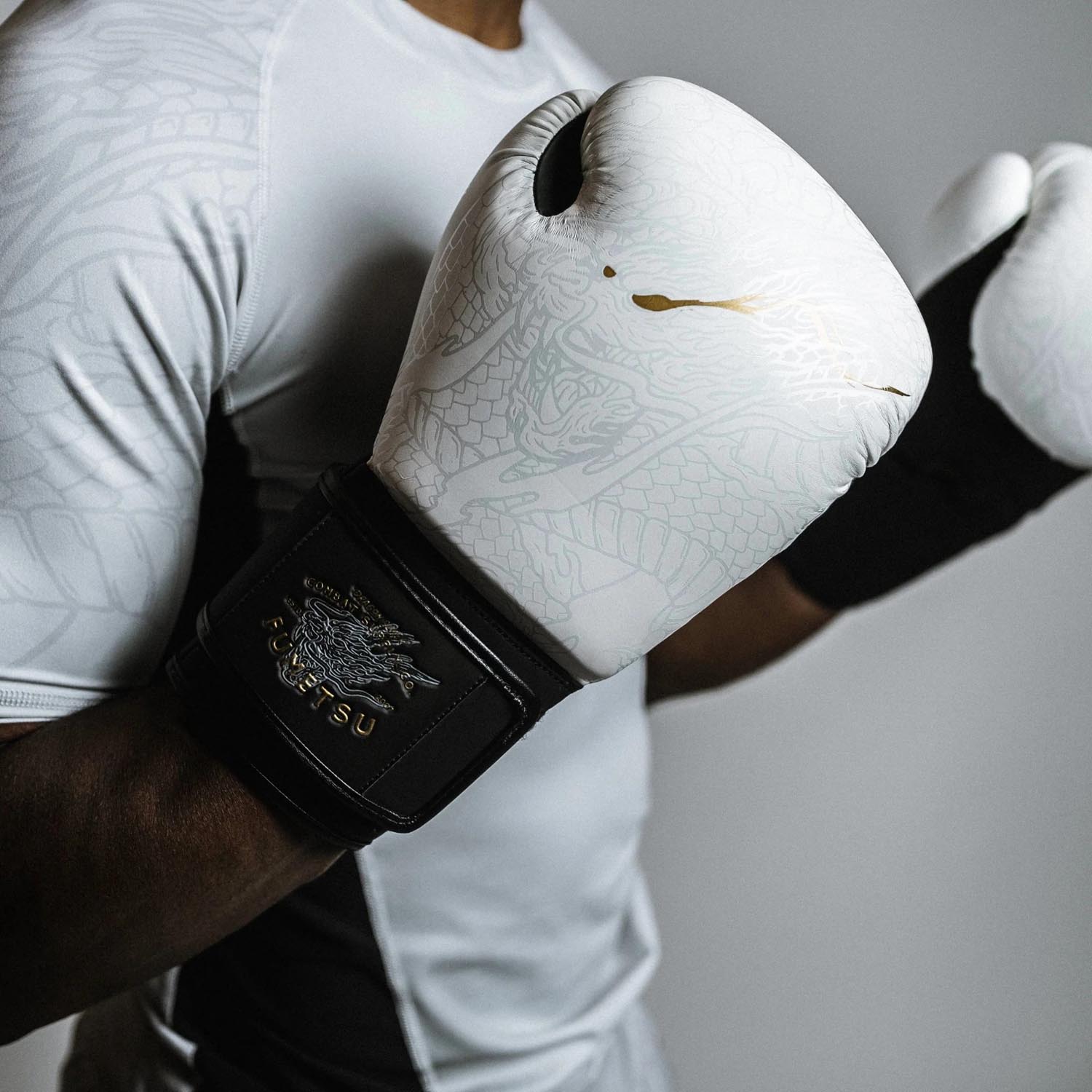 Fumetsu Boxing Gloves, Dragon Slayer, white-gold, 16 Oz