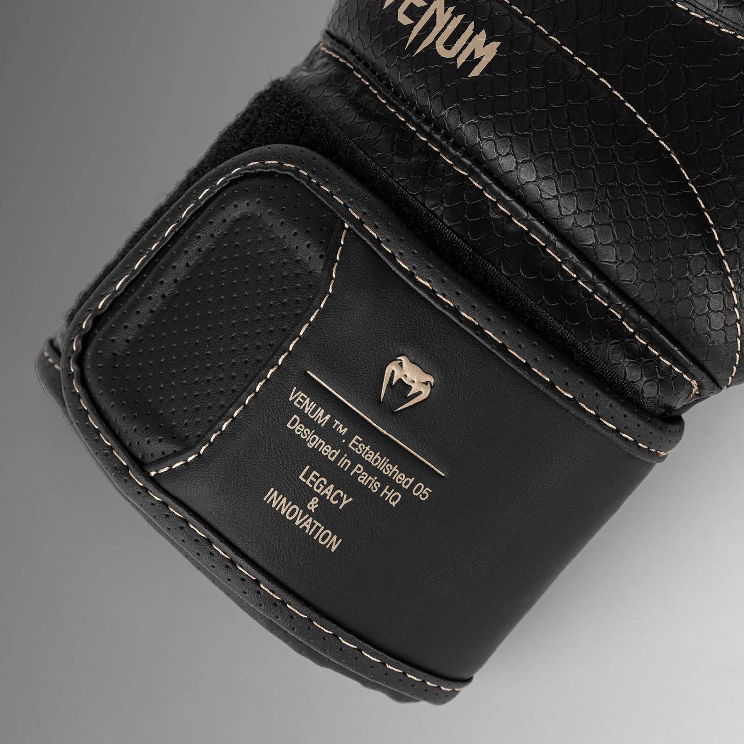 VENUM Boxing Gloves, Impact Evo Scales, black, 16 Oz