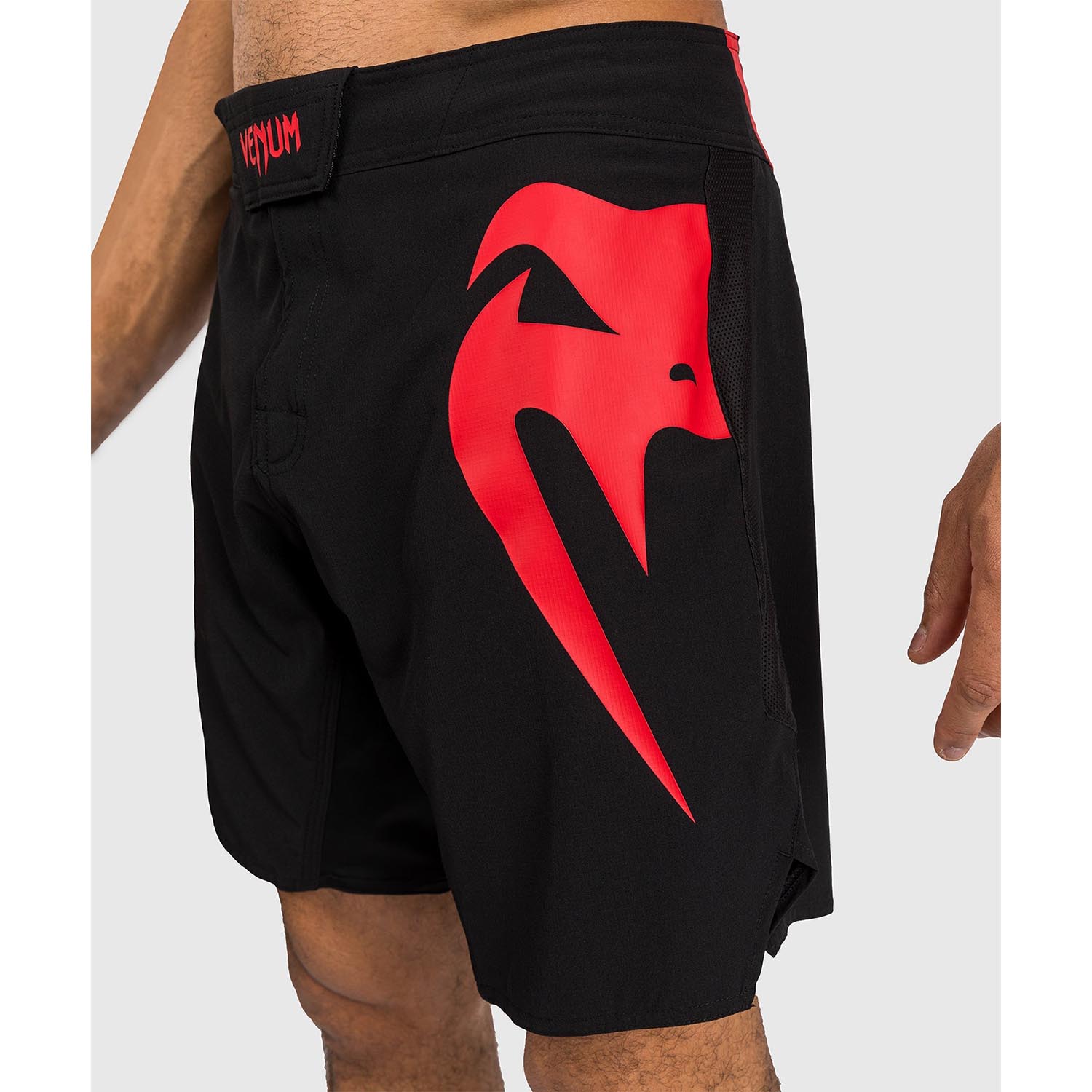 VENUM MMA Fight Shorts, Light 5.0, schwarz-rot, XL