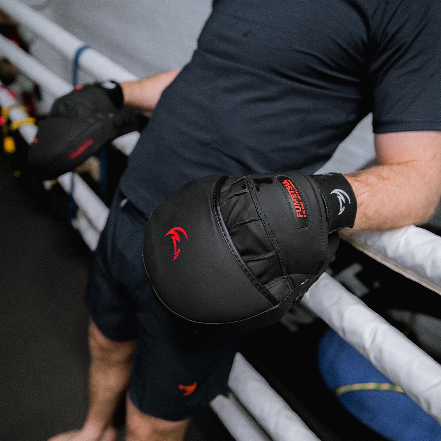 Fumetsu Focus Mitts, Ghost S3, black-red