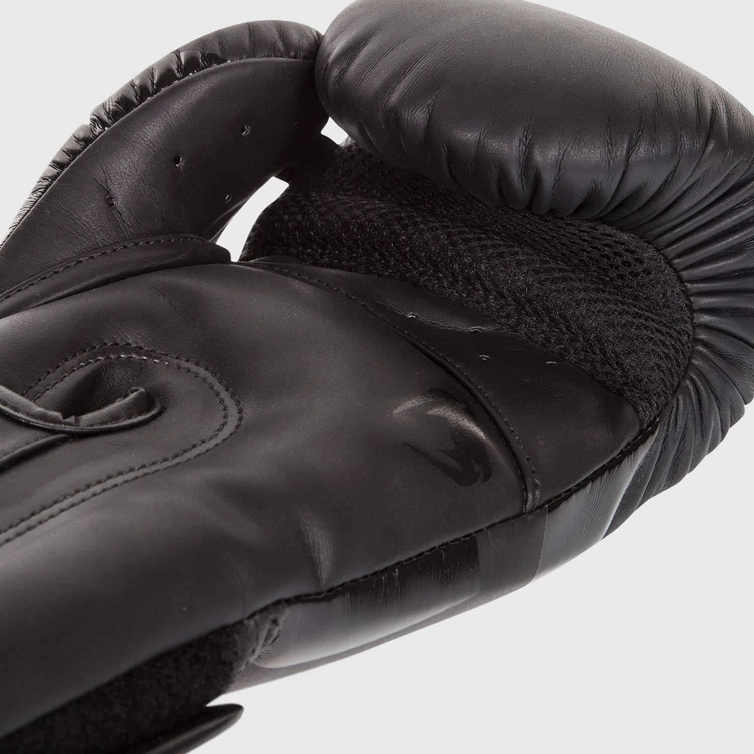 VENUM Boxing Gloves, Elite, black-matt, 16 Oz