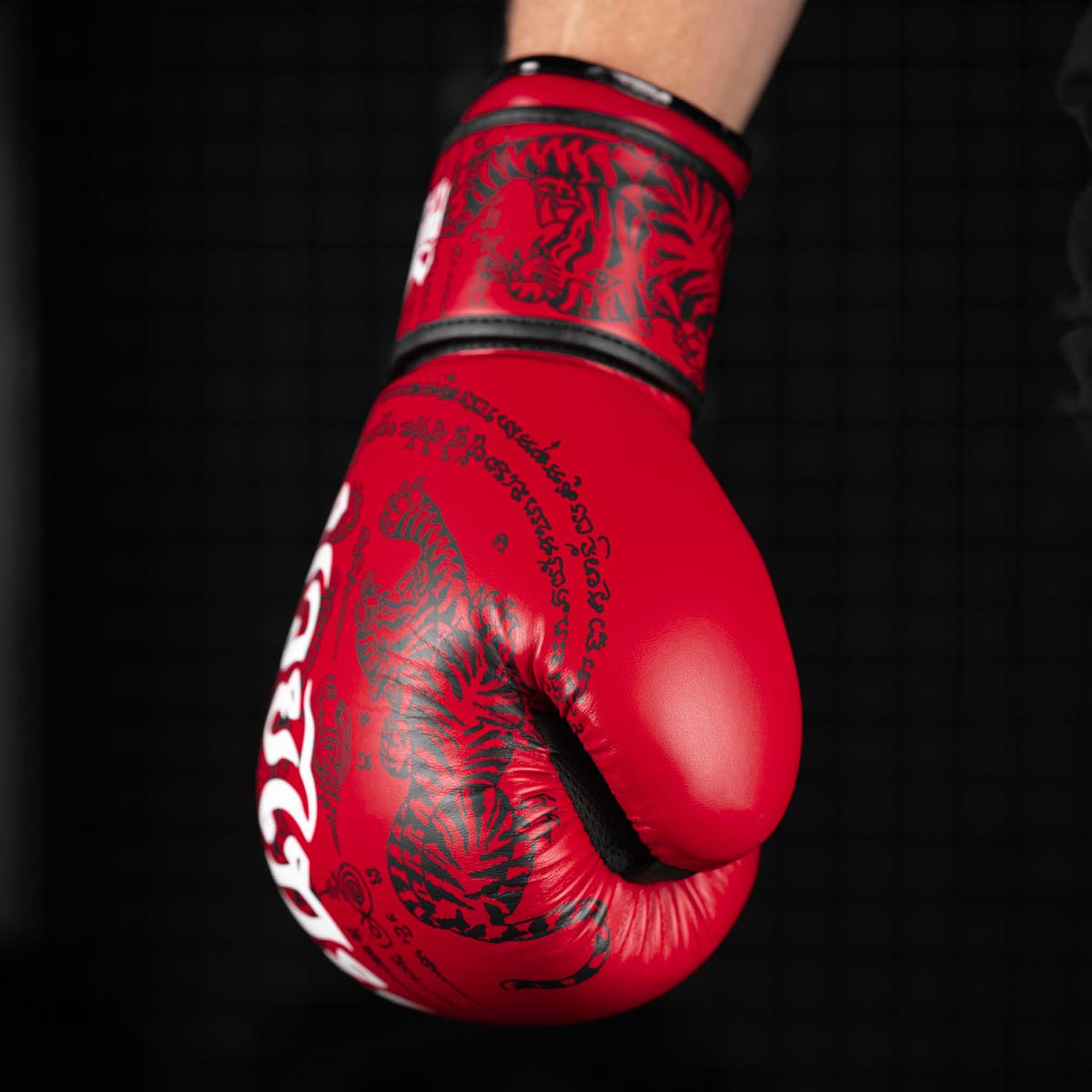 Phantom Athletics Boxing Gloves, Muay Thai, red, 12 Oz