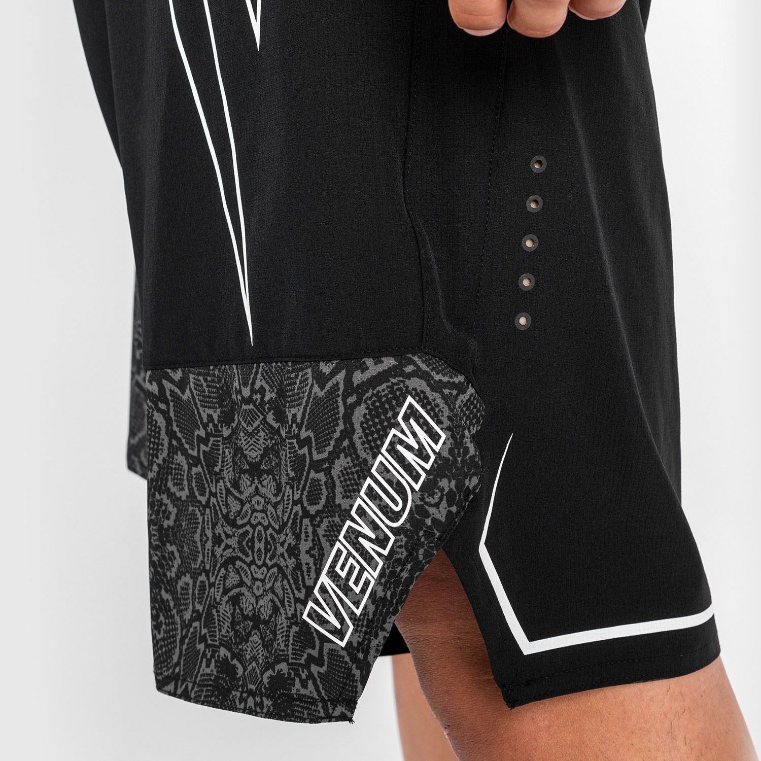 Venum MMA Fight Shorts, Light 4.0 schwarz-weiß, S
