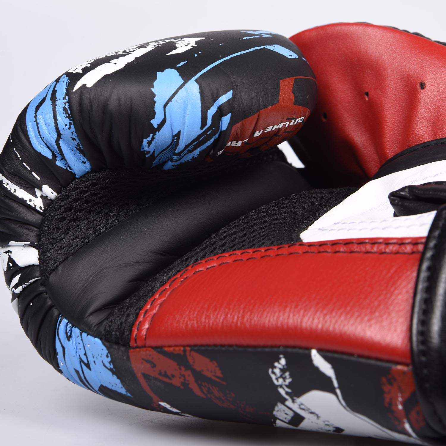 8 WEAPONS Boxing Gloves, Cut Like A Blade 2.0, black, 10 Oz