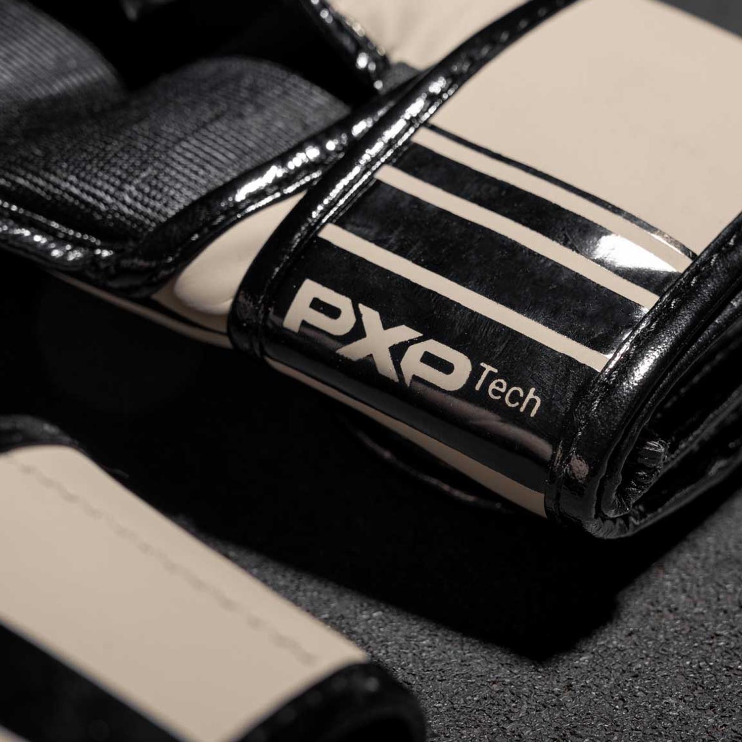 Phantom Athletics MMA Sparring Gloves, Apex, sand, S/M