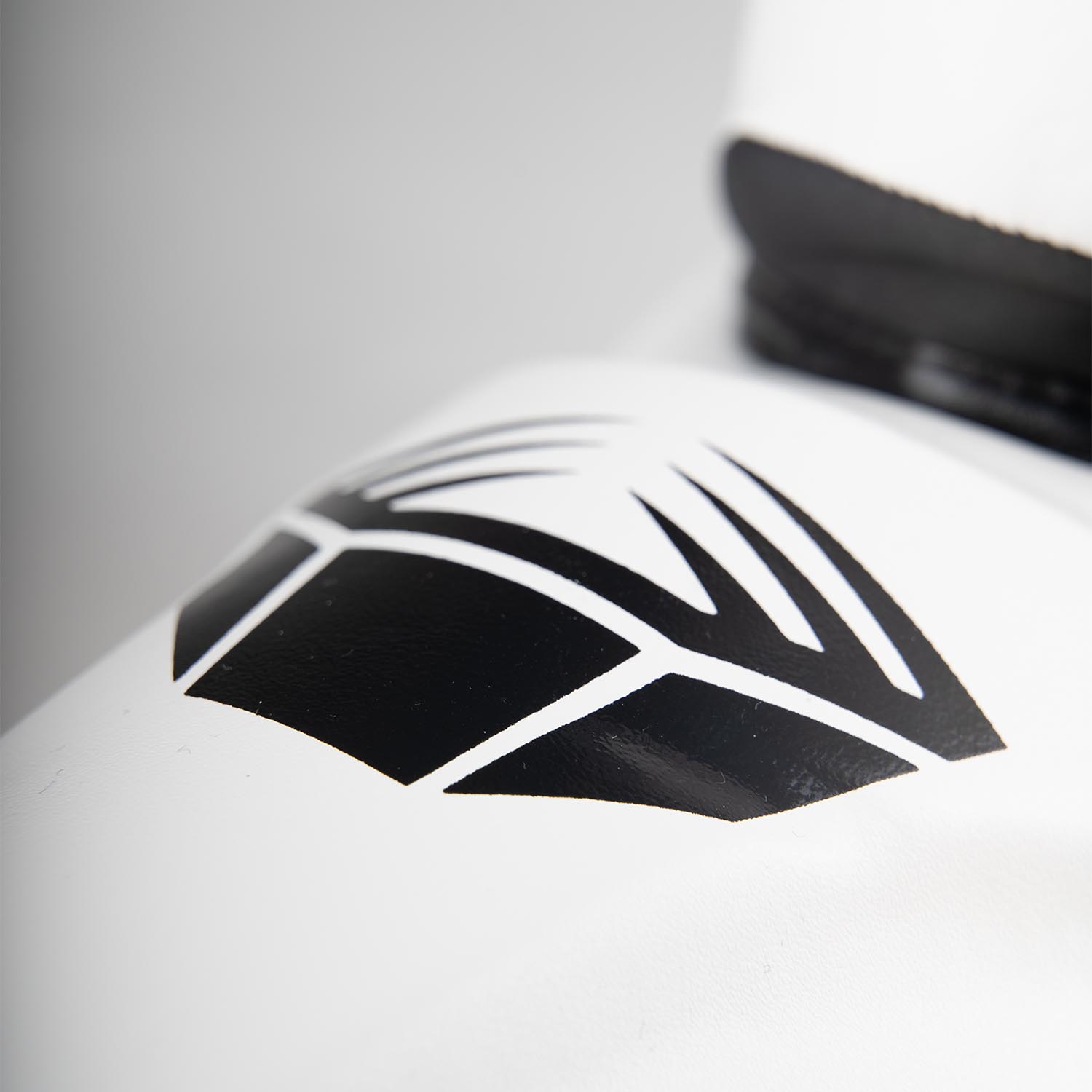 RINGLIFE Shin Guards - No.1 white-black XL