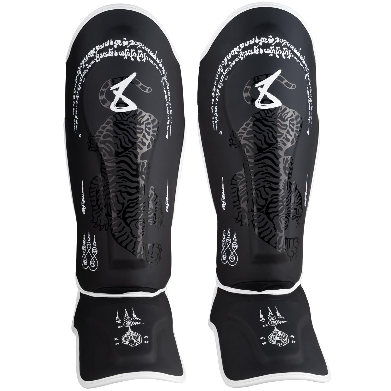 8 WEAPONS Schienbeinschoner, Sak Yant Big Tiger, schwarz-matt, S
