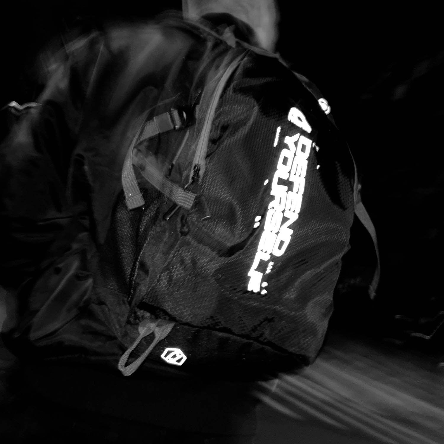 MANTO Rucksack, Cross, schwarz