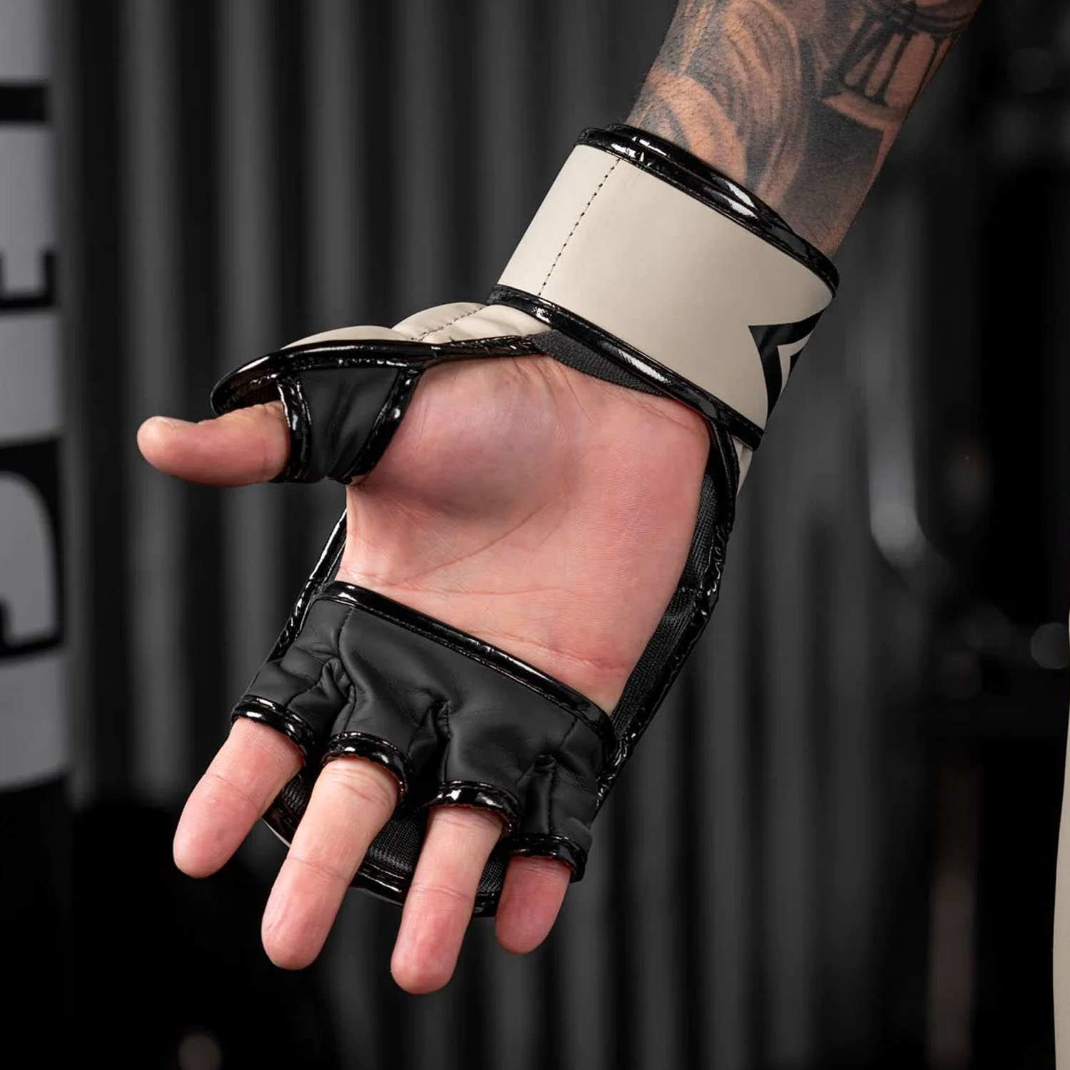 Phantom Athletics MMA Sparring Gloves, Fight Squad, sand, S/M